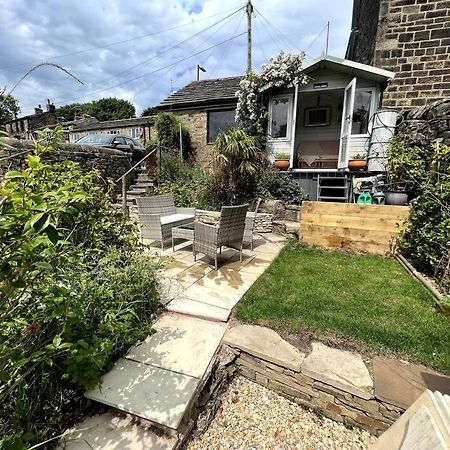 17Th Century Cottage With Hidden Garden Steeton Exterior photo